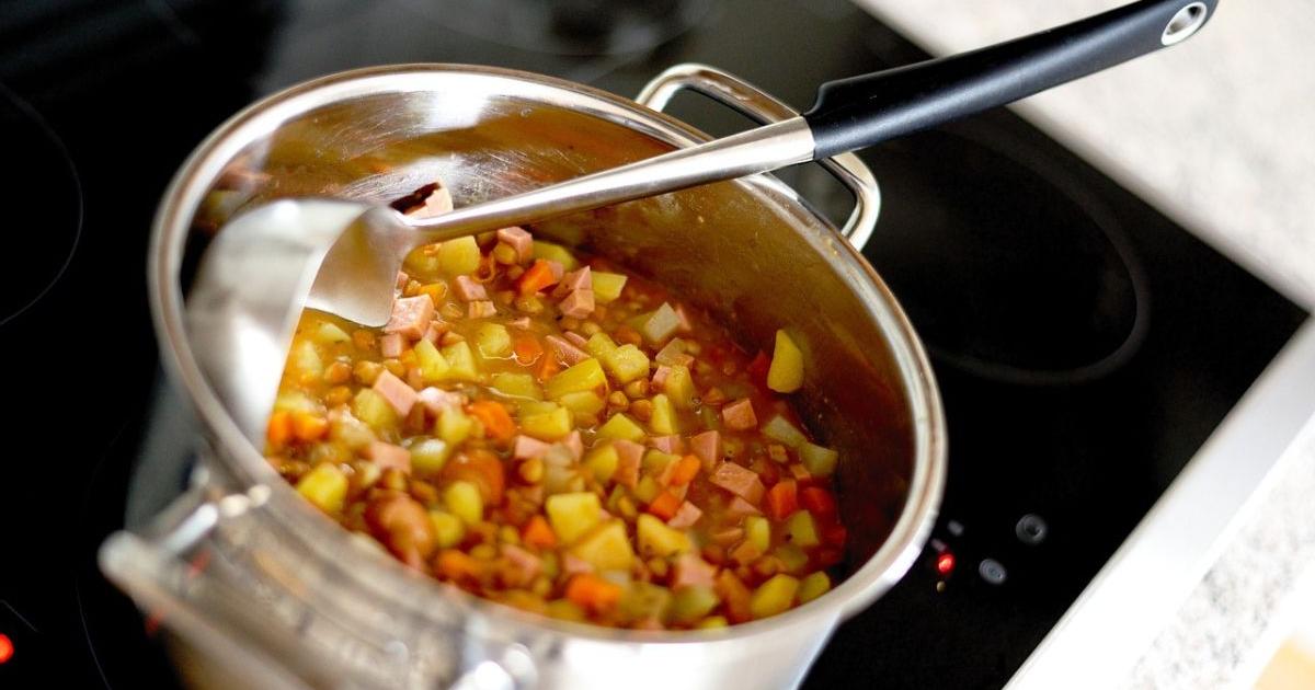 This is how you should prepare the authentic chicken and lentil soup in the best Colombian style