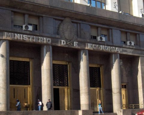 This is what the Argentine economy needs to continue lowering the country risk index