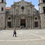 La emblemática Catedral de La Habana, sin turistas