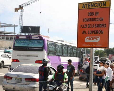 Tapones recrudecen por lentitud obras viales en la Capital