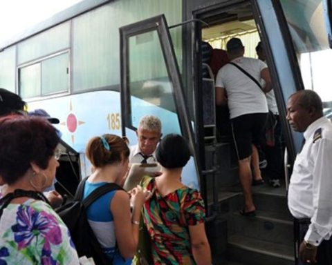 Transportation of National Buses restored after Hurricane Rafael