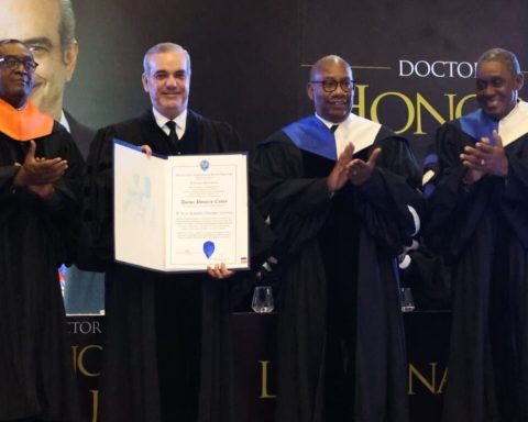 UASD inviste a Abinader doctor honoris causa