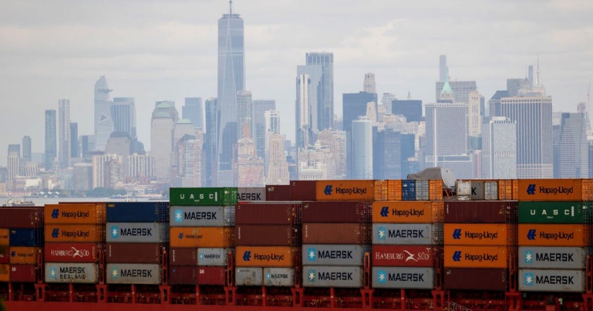 US trade deficit grows sharply in September