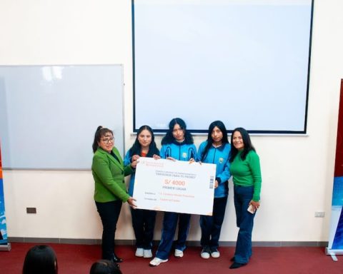 University rewards business initiatives of Huancaíno schoolchildren