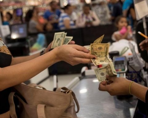 Venezuela will have higher inflation in 2025, experts warn in Congress at the UCAB