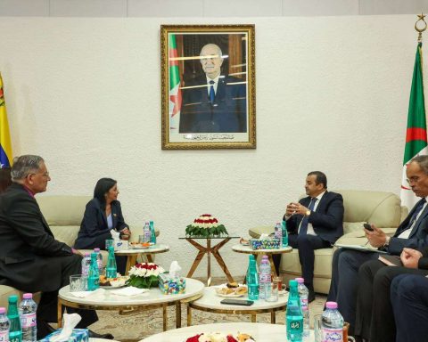 Vice President Delcy Rodríguez arrived in the Algerian Republic