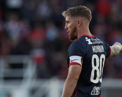 Why is Muniain captain of San Lorenzo if only the home players are?