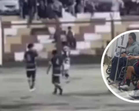 Wild images: lightning kills a player and injures several during a soccer match in Peru