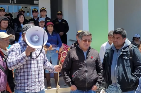 With whip in hand, citizens of Chota force a congressman to march alongside them: "So that you know the square"