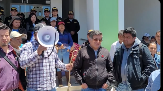 With whip in hand, citizens of Chota force a congressman to march alongside them: "So that you know the square"