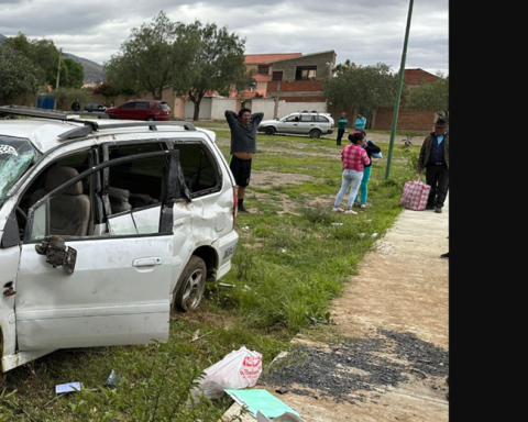 A mechanical failure causes a traffic accident and leaves four injured