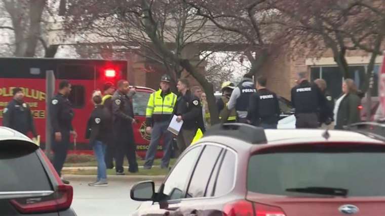 A teenager kills 2 people in a shooting at a Christian school in the US