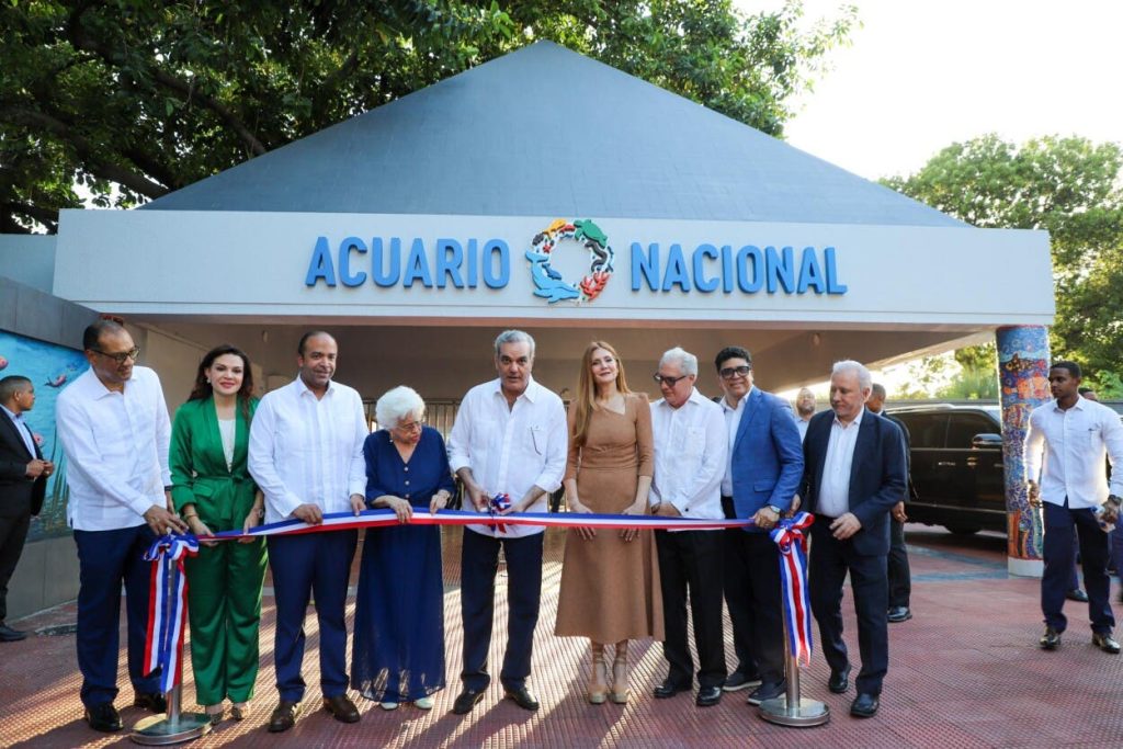 Abinader entrega varias obras en Santo Domingo Este