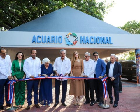 Abinader entrega varias obras en Santo Domingo Este