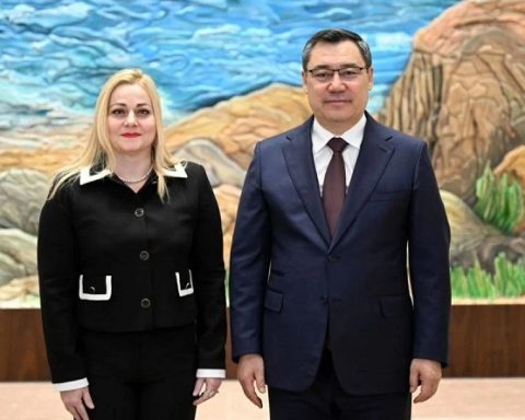 Ambassador of Venezuela delivers Letters of Credence to the president of Kyrgyzstan