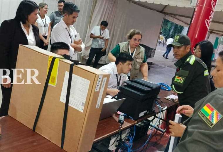 At 8% of the official count, the TSE highlights the number of valid votes with 65%, compared to 33% of blank and null votes