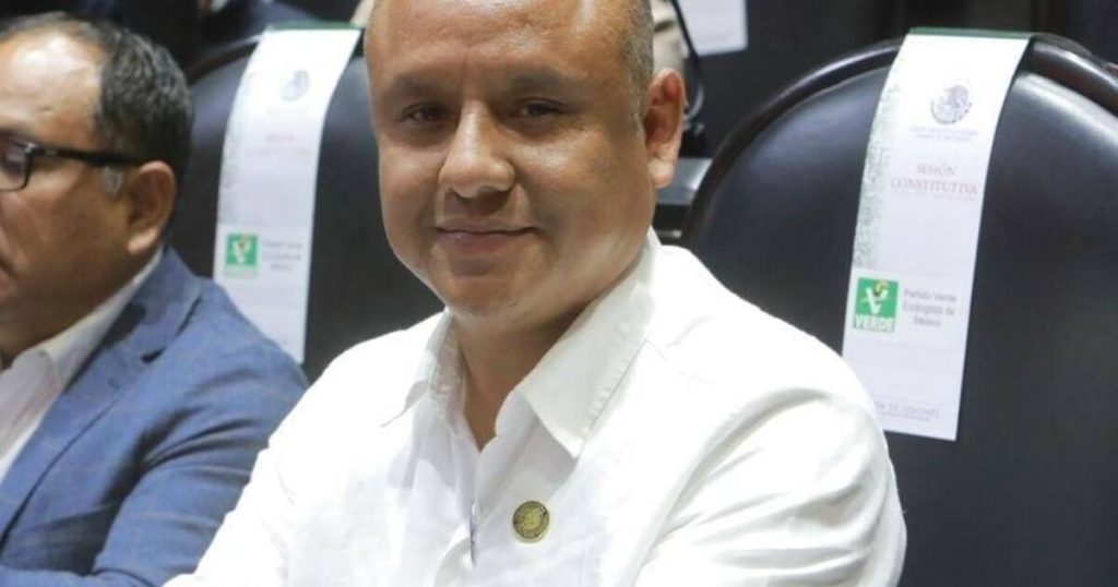 Benito Aguas, federal representative of the Green Party, is attacked by gunfire in Veracruz