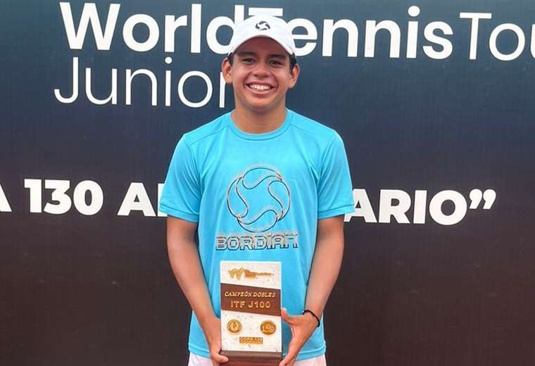 Bolivian Santiago Lora, double champion at the Arequipa Open tennis