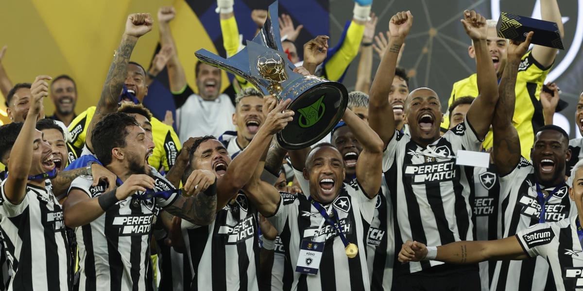 Botafogo, champion of Brazil after winning the Copa Libertadores