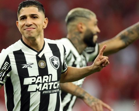 Botafogo defeats Inter and plays for a draw to be champion on Sunday