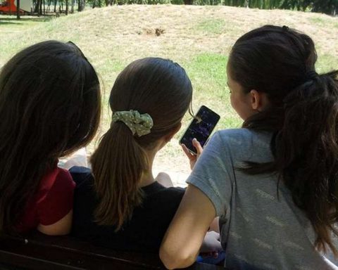 Brazil bans cell phones in primary and secondary schools