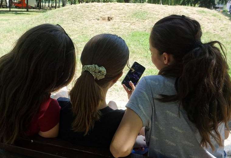 Brazil bans cell phones in primary and secondary schools