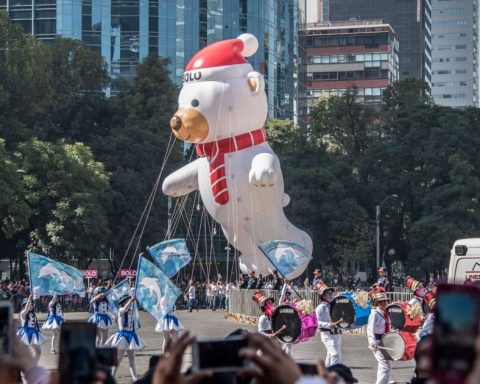 #CMDX | Christmas parade brings together more than 200,000 spectators in Reforma