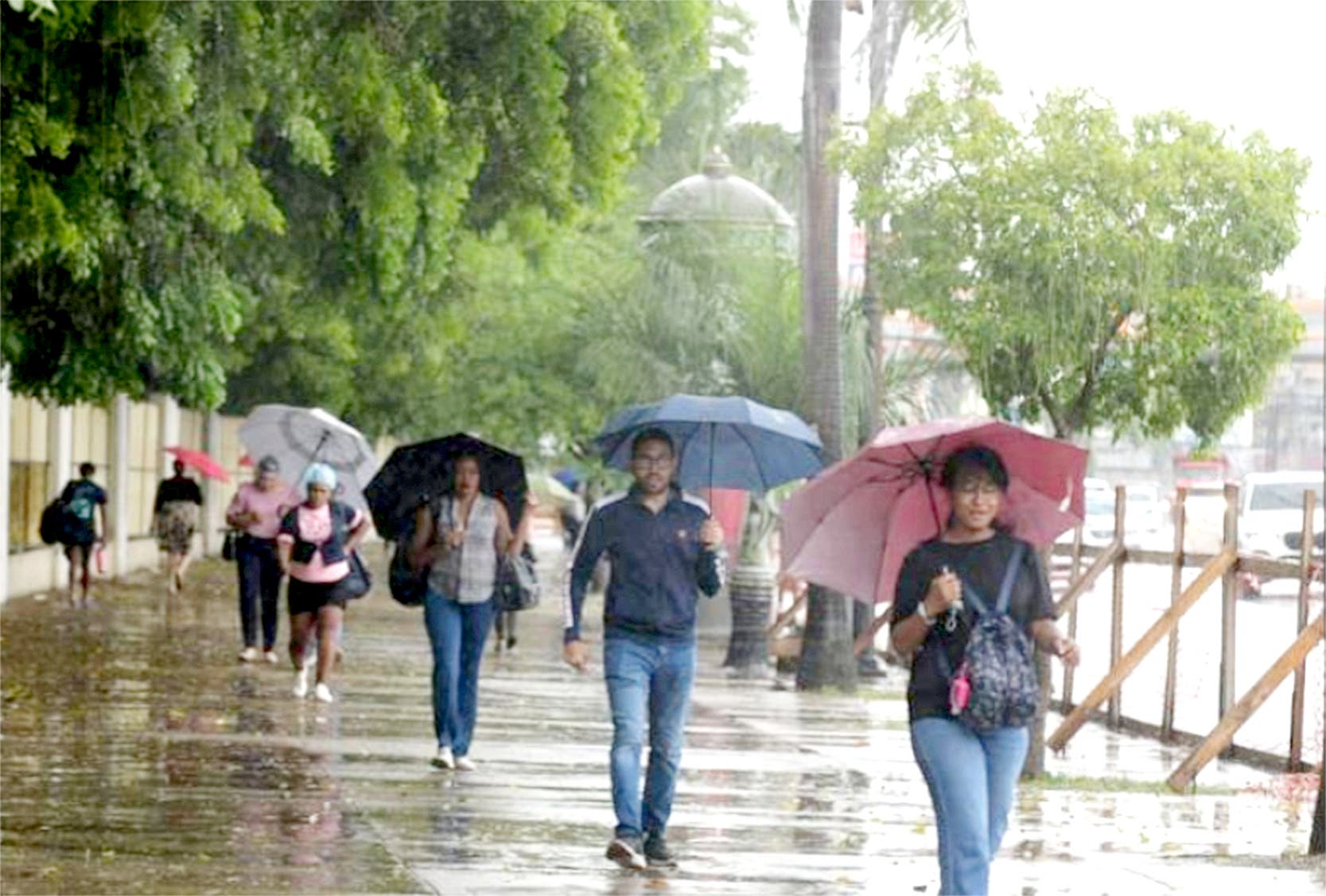 COE coloca 3 provincias en alerta amarilla y mantiene 7 en verde por vaguada y vientos