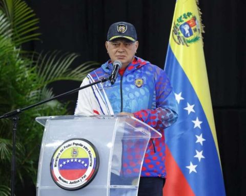 Cabello invited the PNB to become the best police in the world