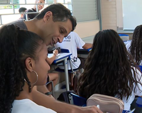 Chamber approves project that restricts cell phone use in schools