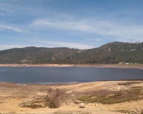 Chingaza System level drops to 49%. What will happen to water rationing in Bogotá?