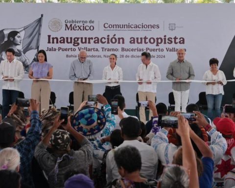 Claudia Sheinbaum and Miguel Ángel Navarro inaugurate the Bucerías-Puerto Vallarta section of the Jala-Vallarta Highway