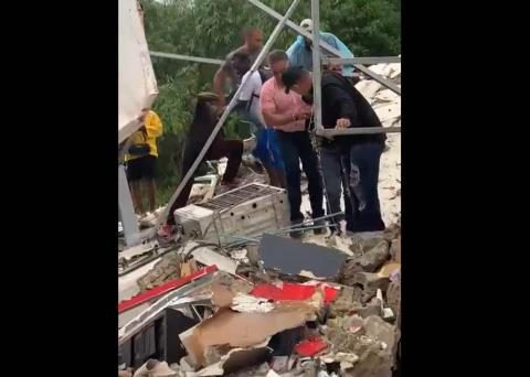 Collapse of two-level house in Sosúa leaves woman injured