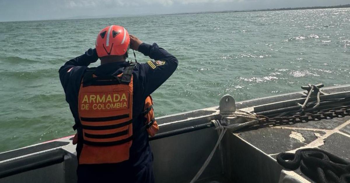 Colombian Navy intensifies search for shipwrecked vessel in the Pacific