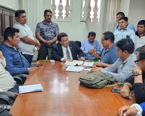 Reunión entre Franco Bequer y el congresista José Luna Gálvez. (Foto: Confemin)