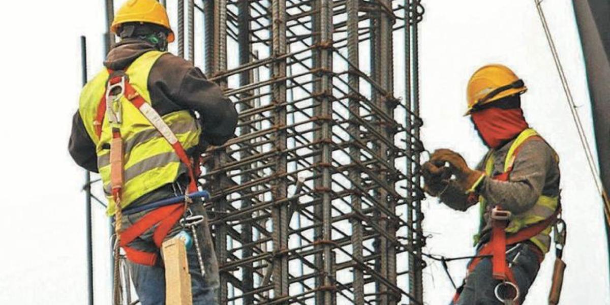 Construction sees three months of declines in formal employment