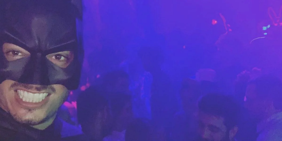 Sandro Castro durante una fiesta de Halloween en el EFE Bar, La Habana, Cuba