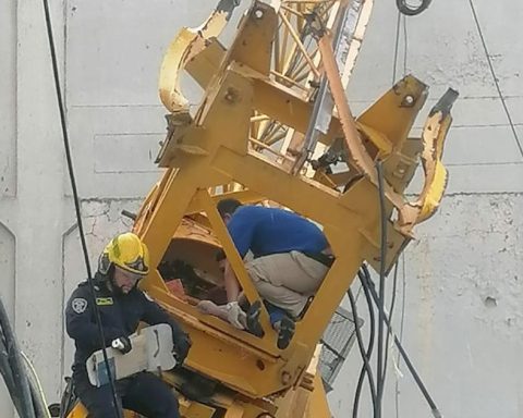 Crane collapse in the middle of construction leaves 3 people injured in Cartagena