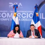 Aduanas y Panamá firman acuerdo en lucha contra ilícitos