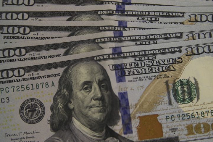 Dollar closes at R$6.09 after hitting R$6.20 in the afternoon