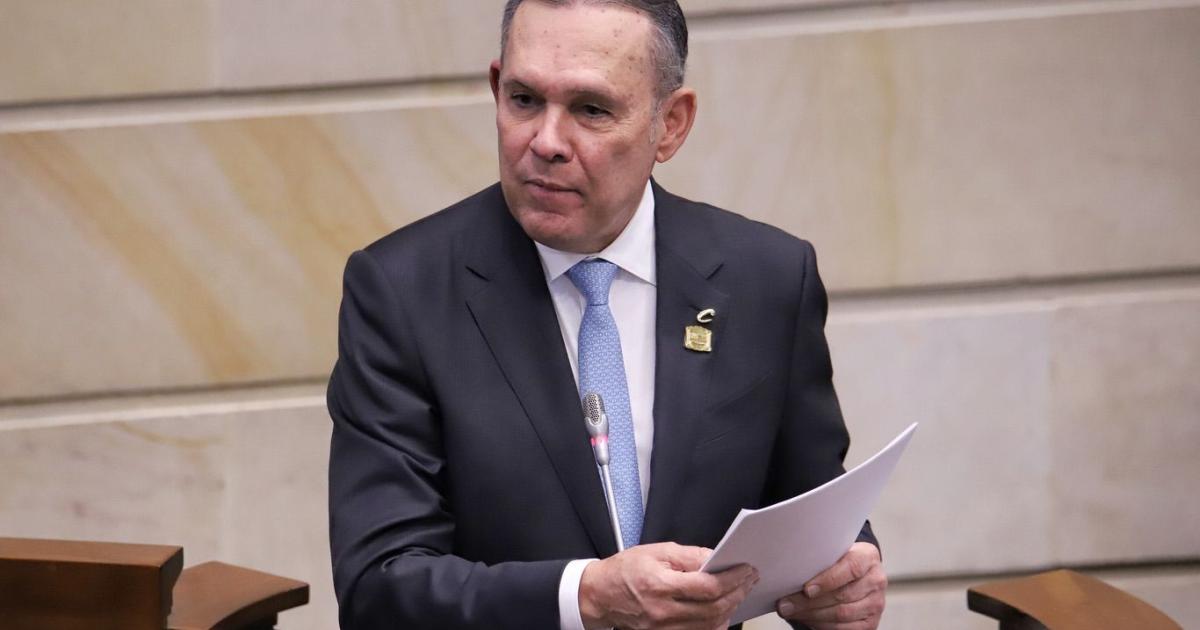 Efraín Cepeda responded after being accused of receiving gifts in exchange for favoring the Government