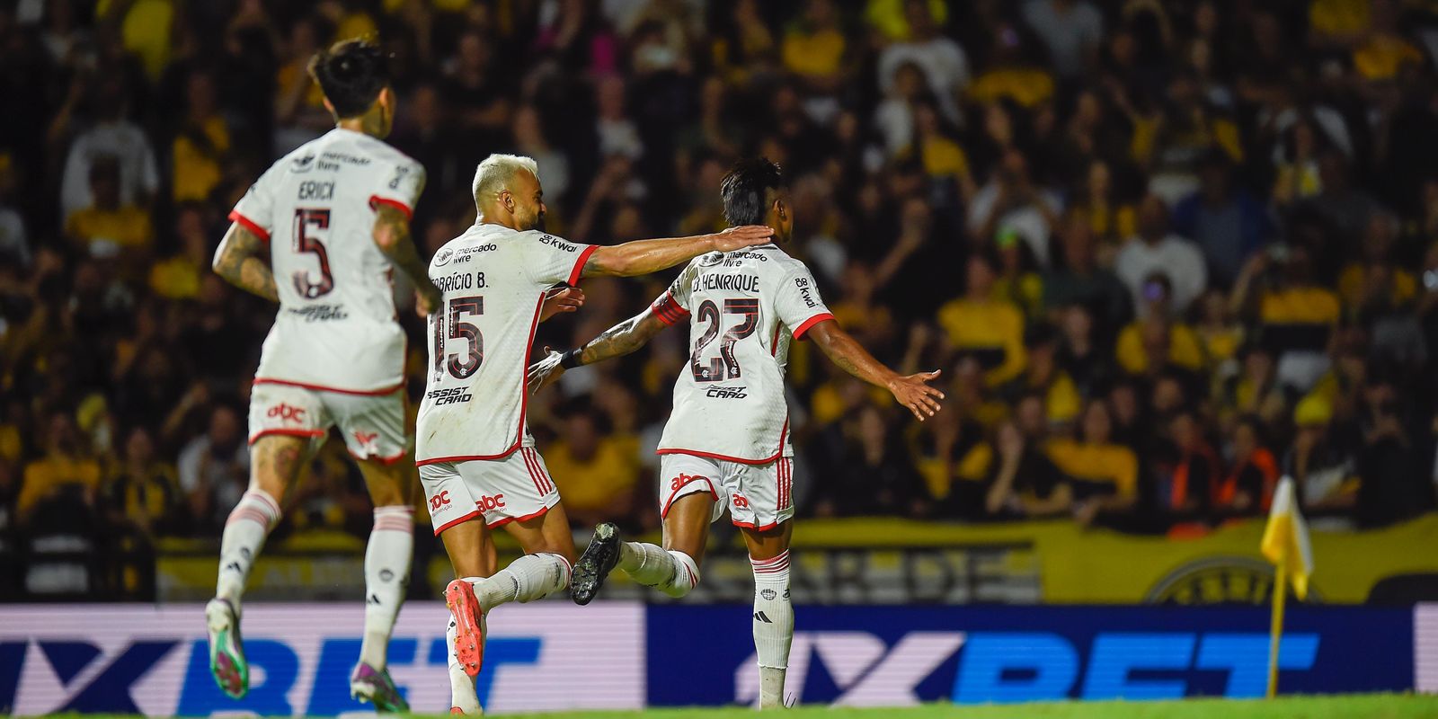 Flamengo beats Criciúma and helps Fluminense in the fight against relegation