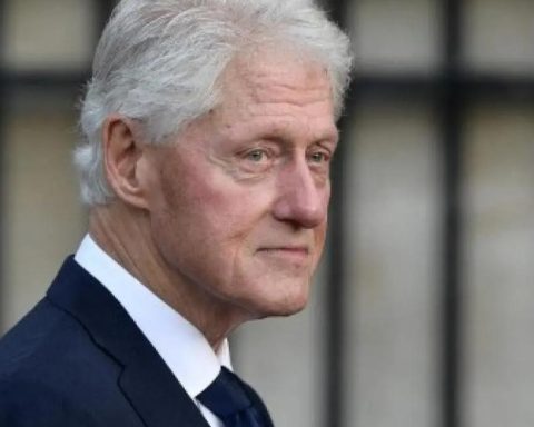 Former President Bill Clinton was admitted to an emergency hospital in the United States