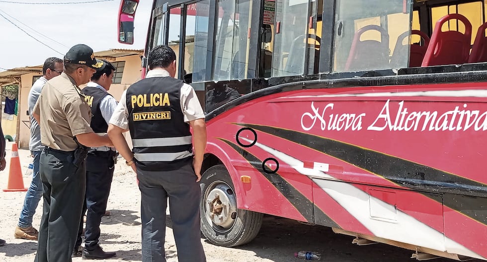 Gangsters shoot buses belonging to the Nueva Alternativa company in Piura