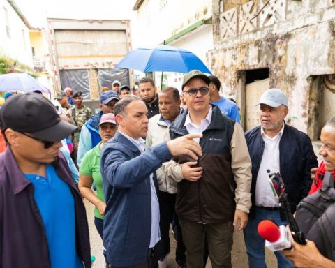 Government authorities returned to Puerto Plata to provide help