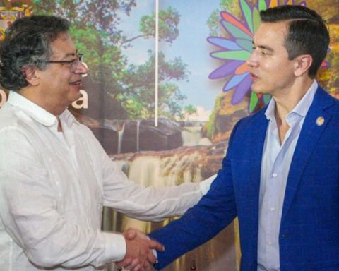 Gustavo Petro travels to Ecuador to strengthen ties for climate action