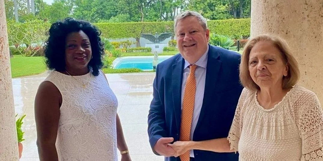 Berta Soler, Mike Hammer y Martha Beatriz Roque, en La Habana, Cuba