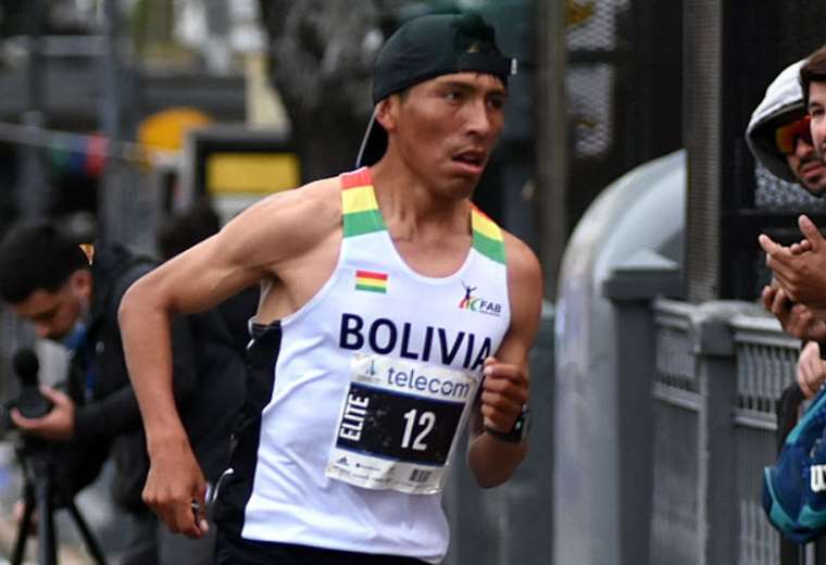 Héctor Garibay abandoned the Valencia Marathon due to injury