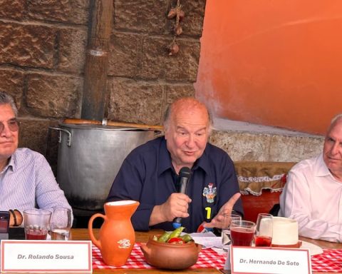 Hernando de Soto in Arequipa: “We are going to take a trip to all of Peru to break centralism” (VIDEO)