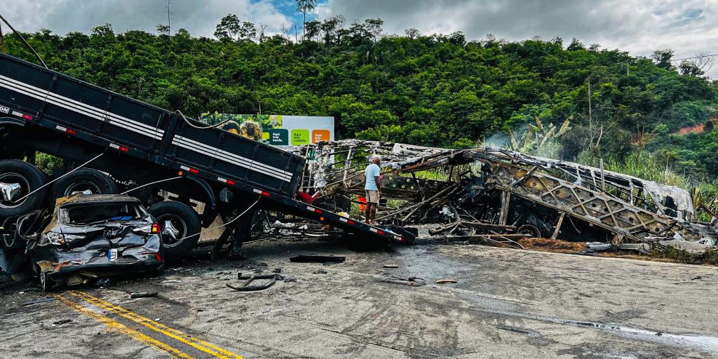 Highway accident leaves 22 dead in Minas Gerais